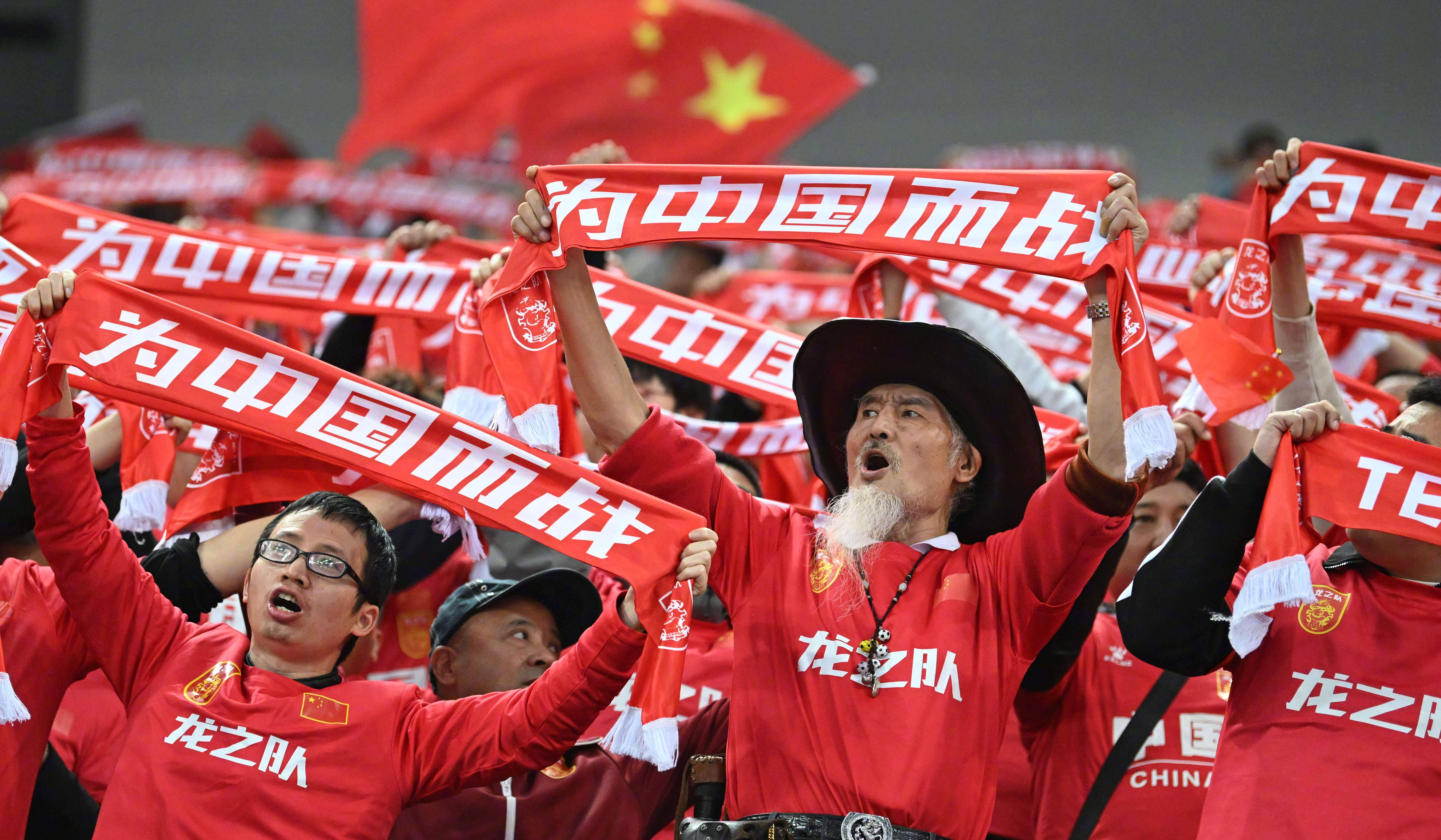 包含亚洲足坛热议中国人气高涨球迷狂热加油助威的词条