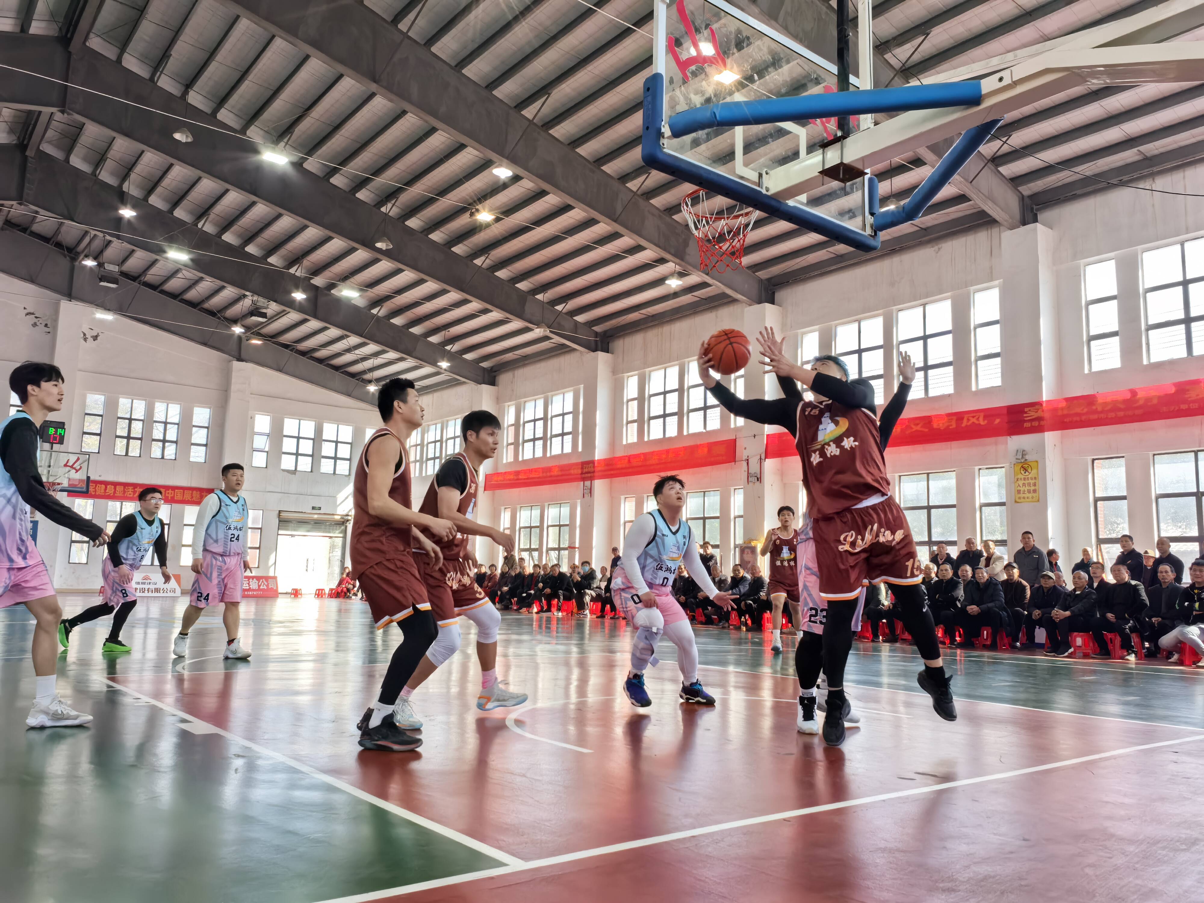 关于火热关注：世界篮球现场报道的信息